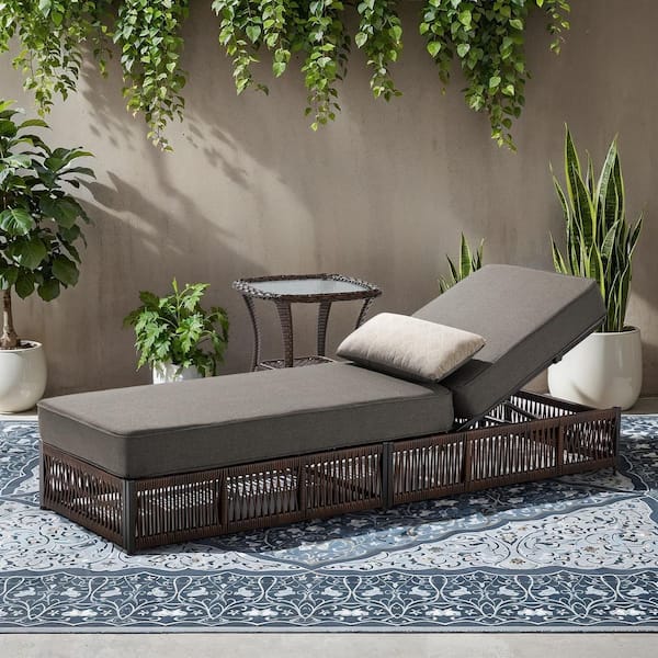 ArcoBay Brown Wicker Outdoor Chaise Lounge with 5 in. Thick Gray Cushions and Side Table
