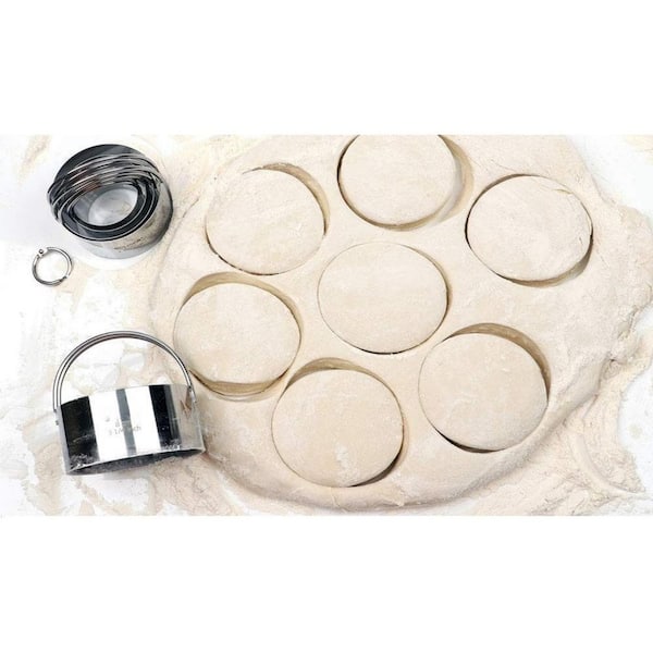 5-Piece Stainless Steel Cookie Cutter Set with Ergonomic Handle and Precision Measurements for Baking