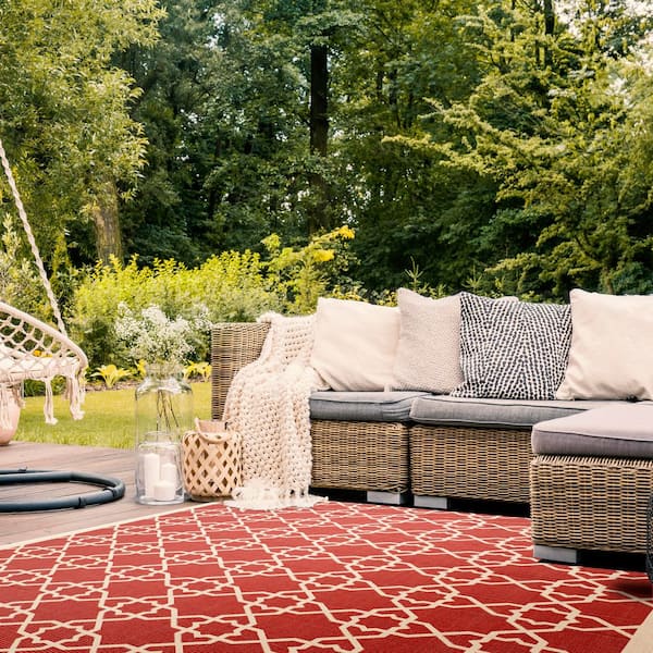Courtyard Red/Beige 9 ft. x 12 ft. Border Indoor/Outdoor Patio  Area Rug