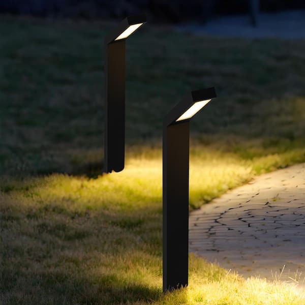 C Cattleya 22. 5in. H Low Voltage Powder-coated Black Aluminum 24-Watt Equivalent LED Weather Resistant Path Light (2-pack)