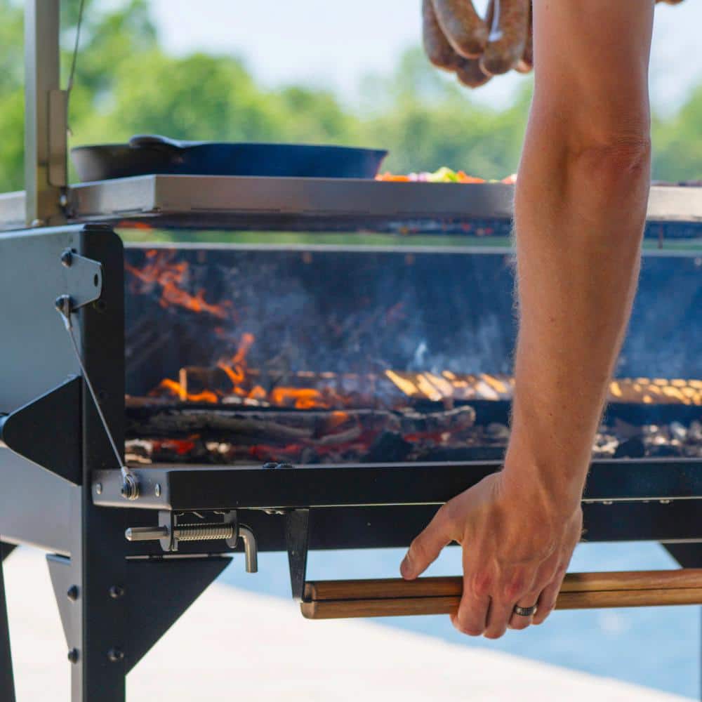 Argentine Black Steel BBQ Grill with Acacia Wood Side Table