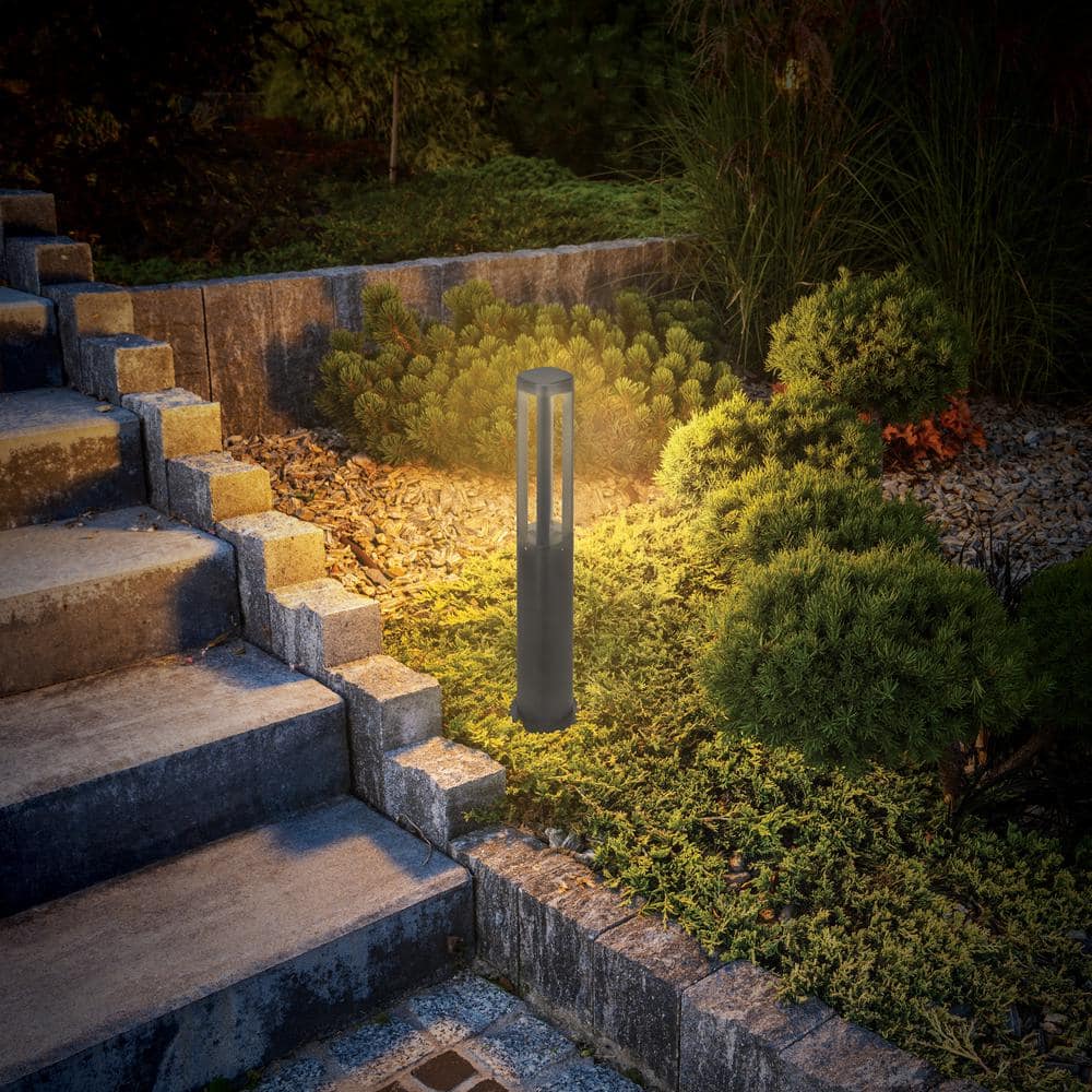 Black Cast Aluminum LED Pathway Light for Outdoor Use