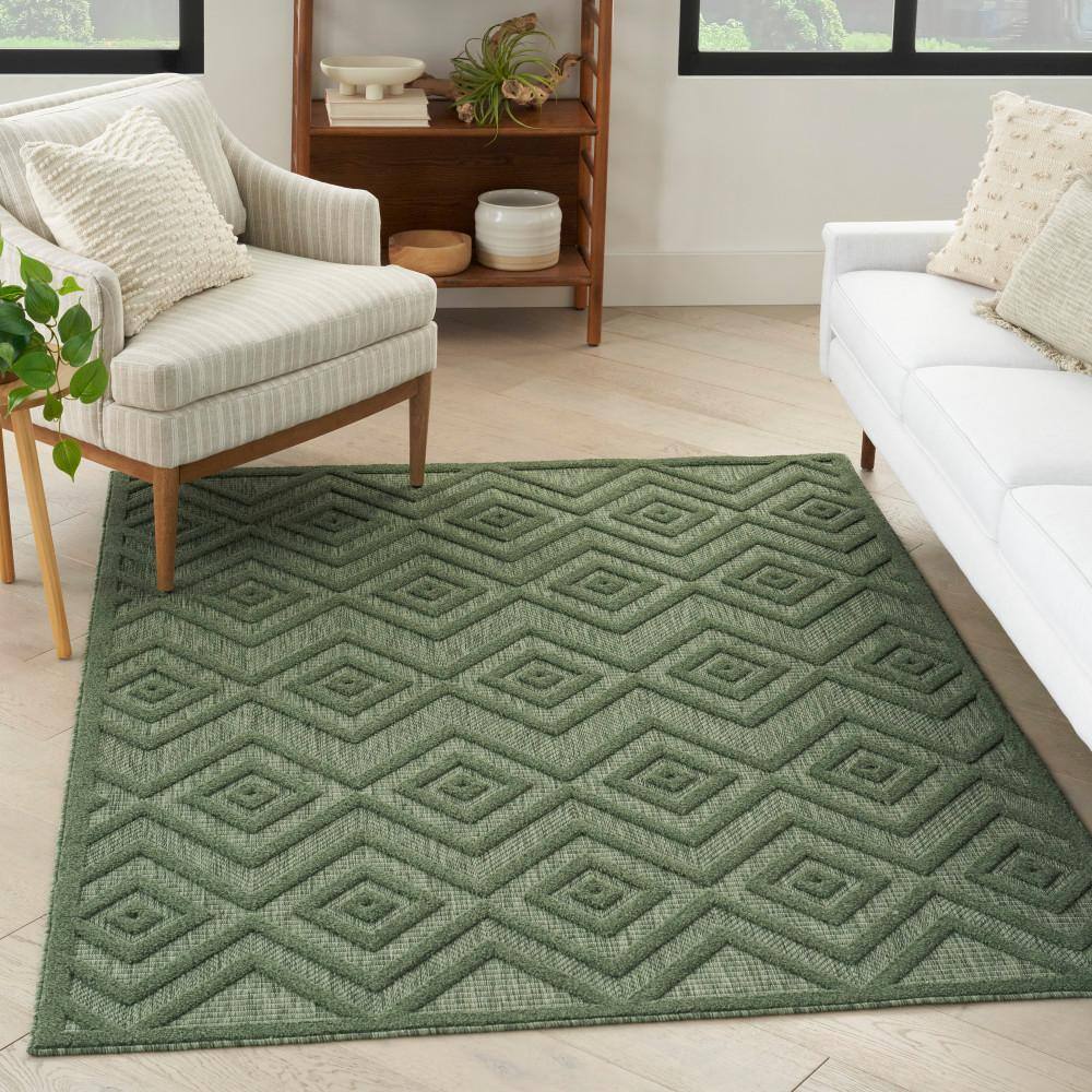 Green Diamond Pattern Synthetic Flatweave Indoor/Outdoor Rug 5' x 7'