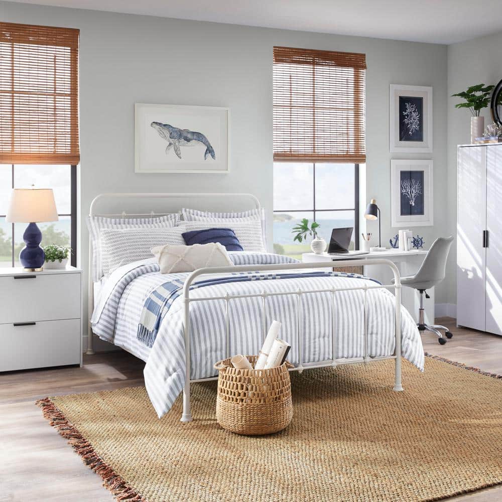 Dorley Farmhouse White Metal Full Bed 57.87 in W. x 53.54 in H