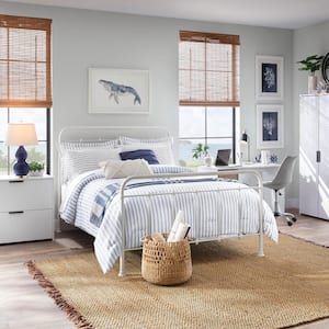 Dorley Farmhouse White Metal Queen Bed (64.76 in W. X 53.54 in H.)