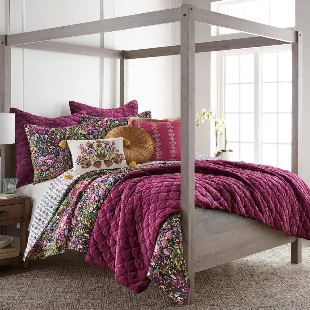 Plum Velvet Reversible Full Quilt with Scallop Quilting