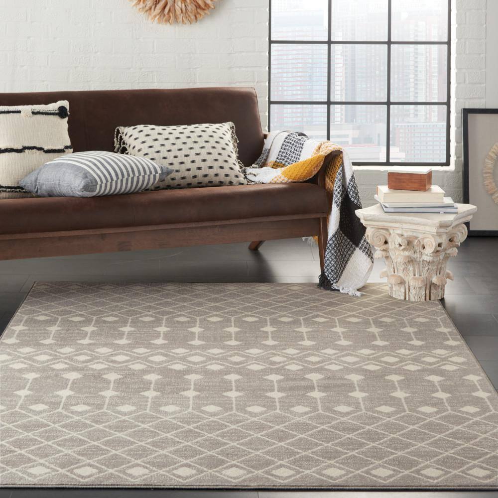 Transfixing Moroccan Diamond Gray and Ivory 5'3" x 7'3" Area Rug