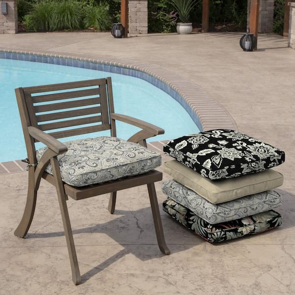 ARDEN SELECTIONS Plush PolyFill 20 x 20 in. Tan Aurora Damask