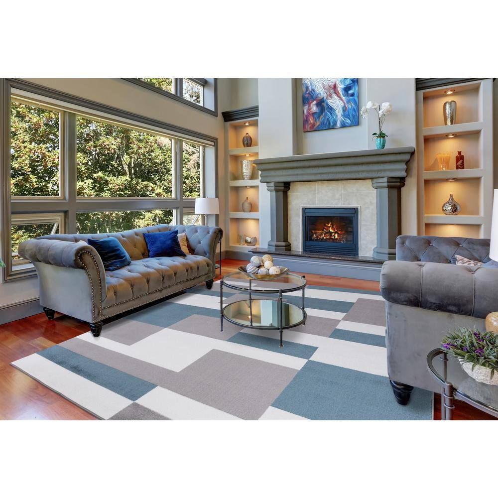 Gray and Blue Geometric Polypropylene Area Rug 5'3" x 7'3"