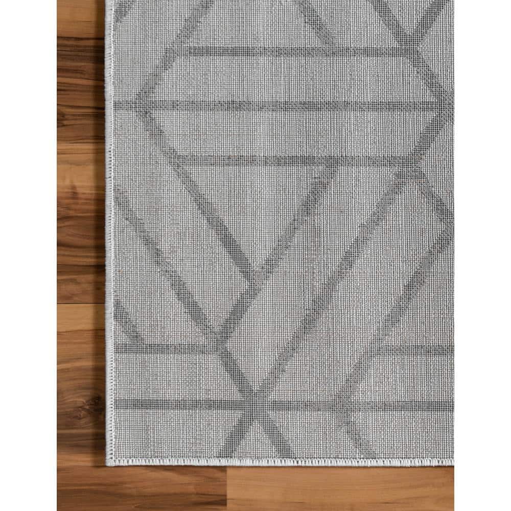 White Trellis Synthetic Stain-Resistant 8x10 Indoor Rug