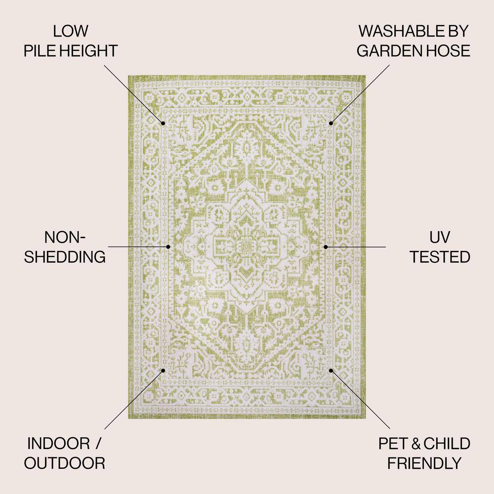 Sinjuri Green/Cream Medallion 4' x 6' Reversible Indoor/Outdoor Rug
