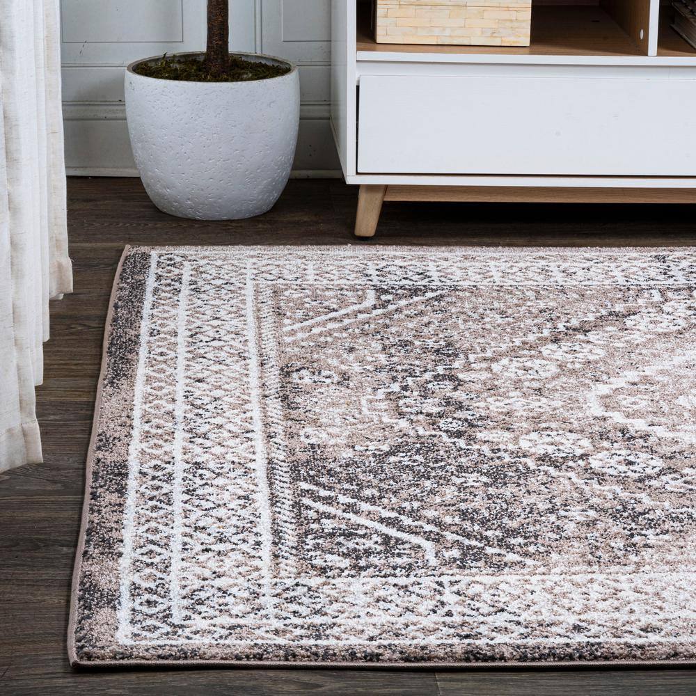 Bohemian Bliss Brown/Ivory Medallion 8'x10' Easy-Care Area Rug