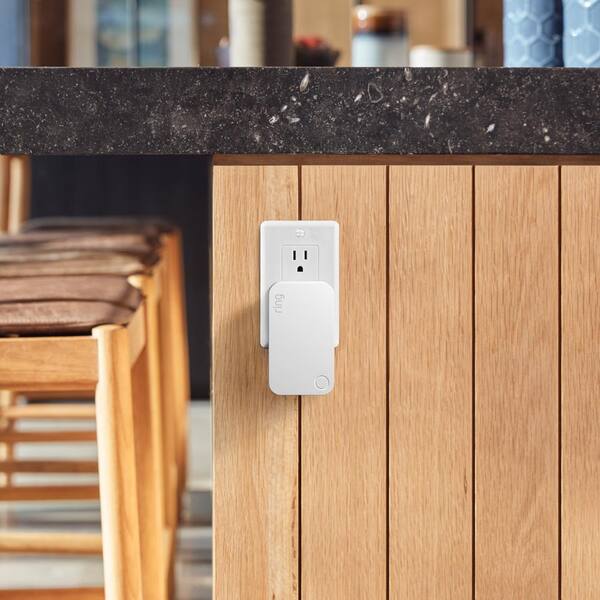 Ring Alarm Range Extender (2nd Generation) Extends the signal from your Ring  Base Station at Crutchfield