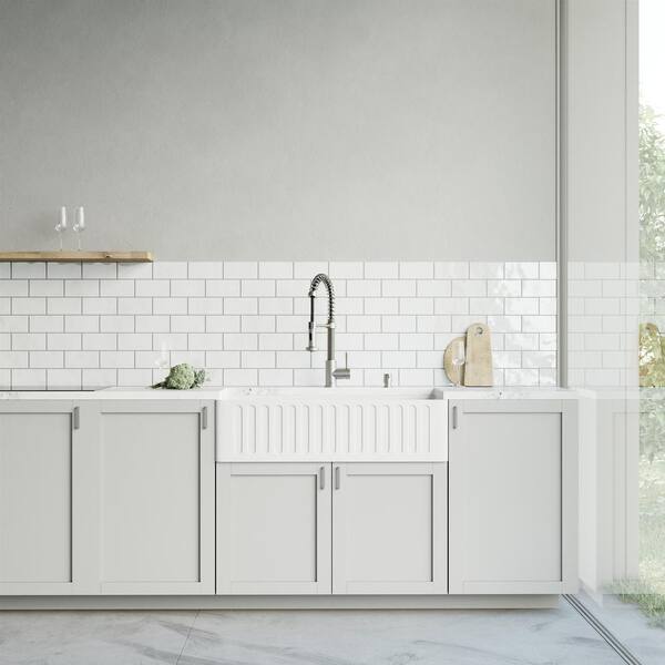 https://images.thdstatic.com/productImages/353e5089-eb67-5877-a72b-95a530b3d613/svn/matte-white-vigo-farmhouse-kitchen-sinks-vg84051-c3_600.jpg