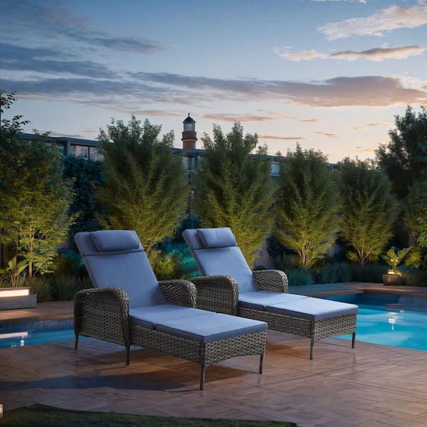 Gray 1-Piece Wicker Outdoor Chaise Lounge with Blue Cushions
