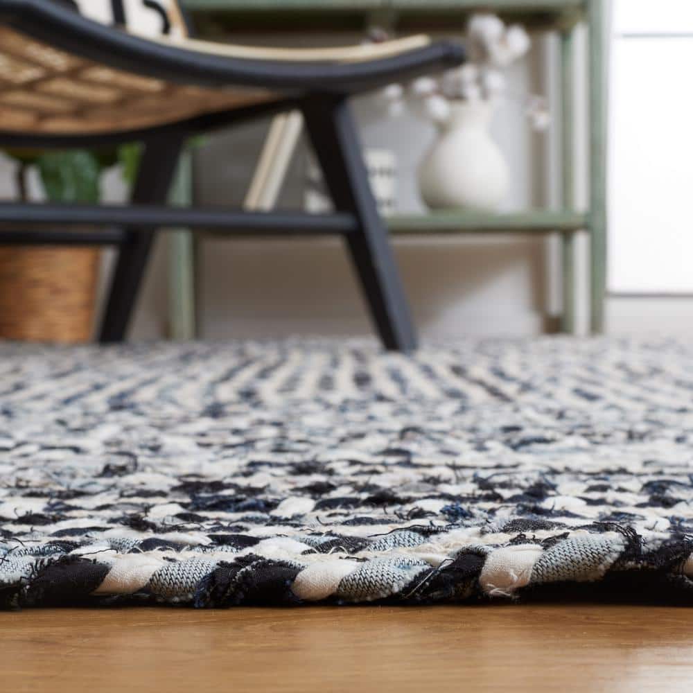 Handmade Black and Navy Cotton Braided 4' x 6' Area Rug