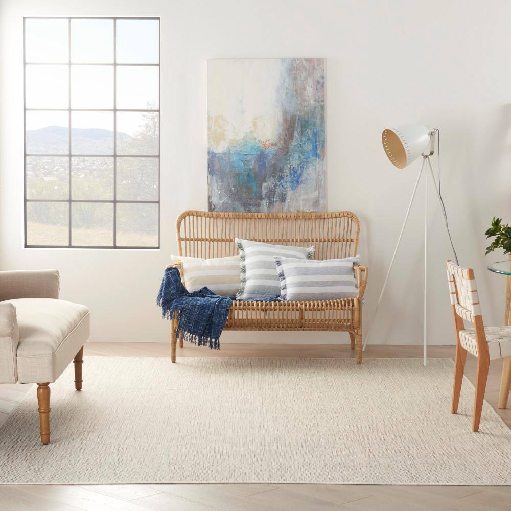 Ivory Silver Geometric Easy Care 8' x 10' Outdoor Rug