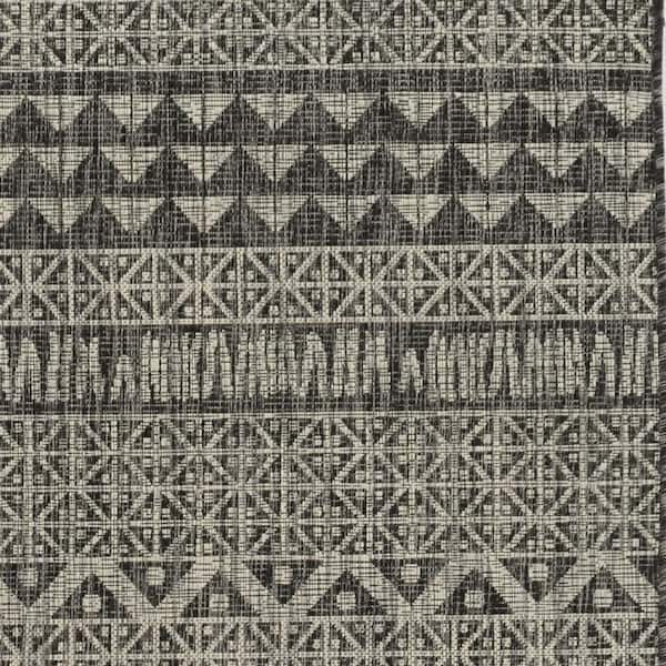 Isla Charcoal 8 ft. RoundTransitional Chevron Indoor/Outdoor Area Rug