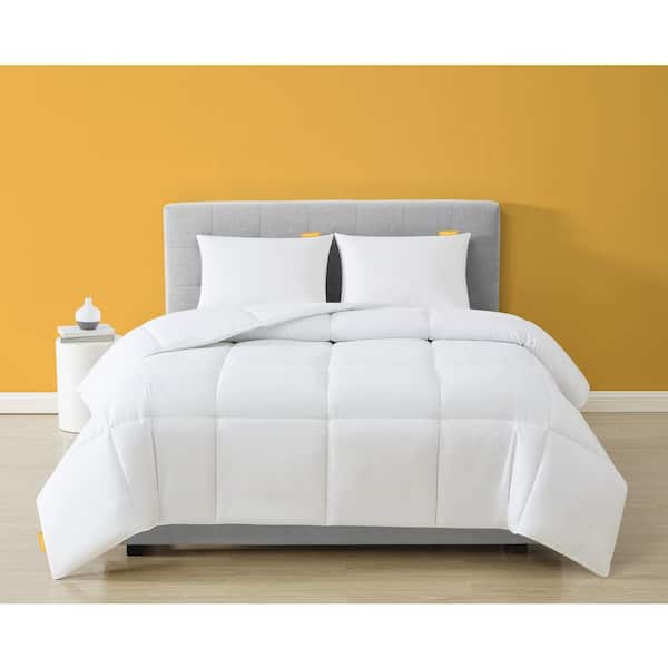 Simmons Moisture Wicking Down Alternative White Full/Queen Comforter