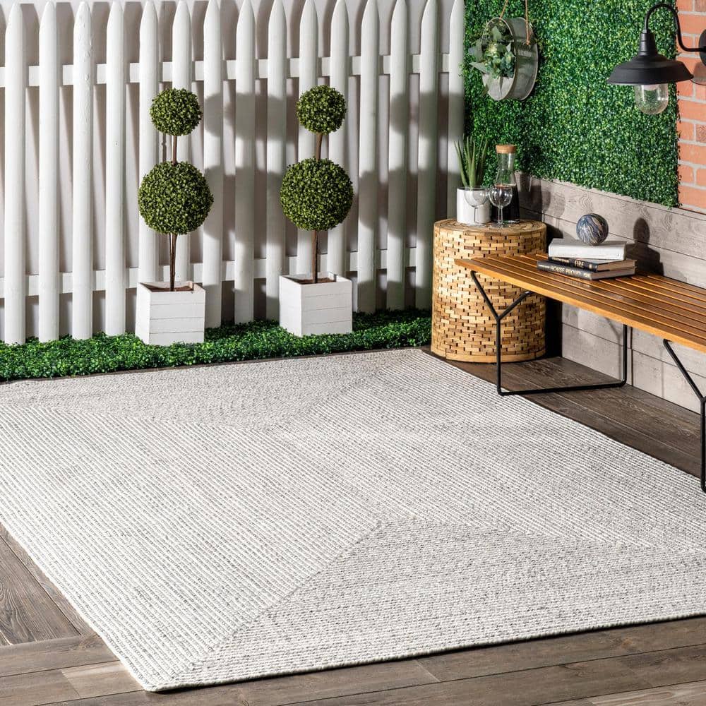 Elegant Ivory Braided 6' x 9' Synthetic Indoor/Outdoor Rug