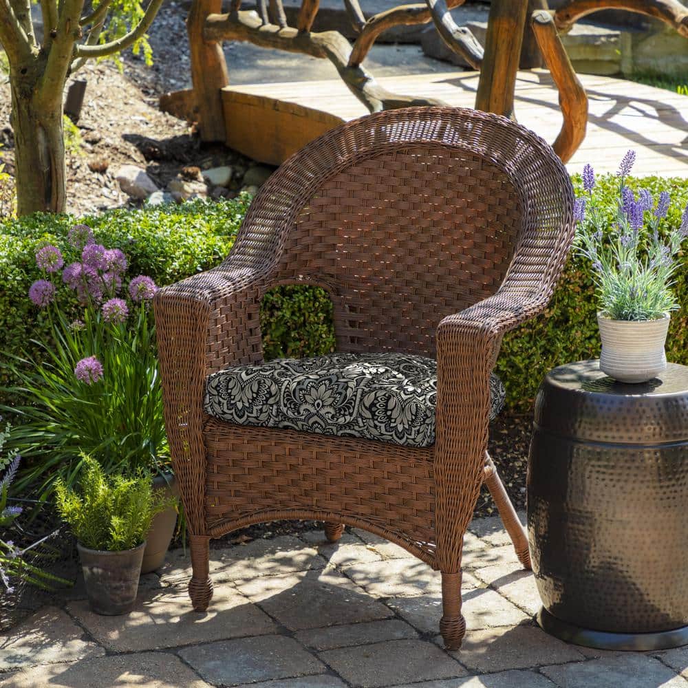 Black Aurora Damask Outdoor Wicker Chair Cushion, 20 x 18