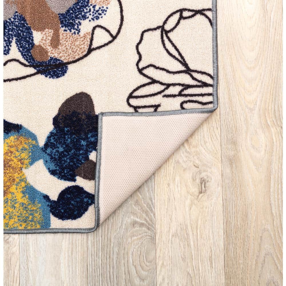 Blossom Bliss Cream Synthetic 5'x7' Easy-Care Floral Area Rug