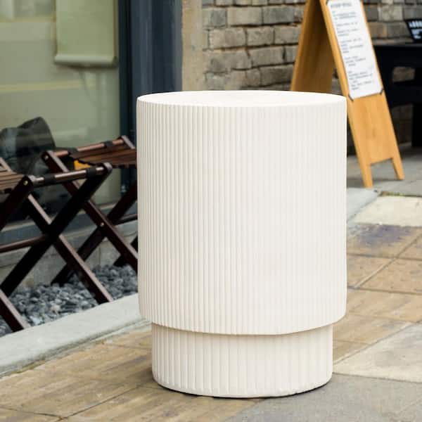 CHRISTOPHER KNIGHT HOME Chloe White Round Lightweight Concrete MGO Indoor/Outdoor Accent Side Table