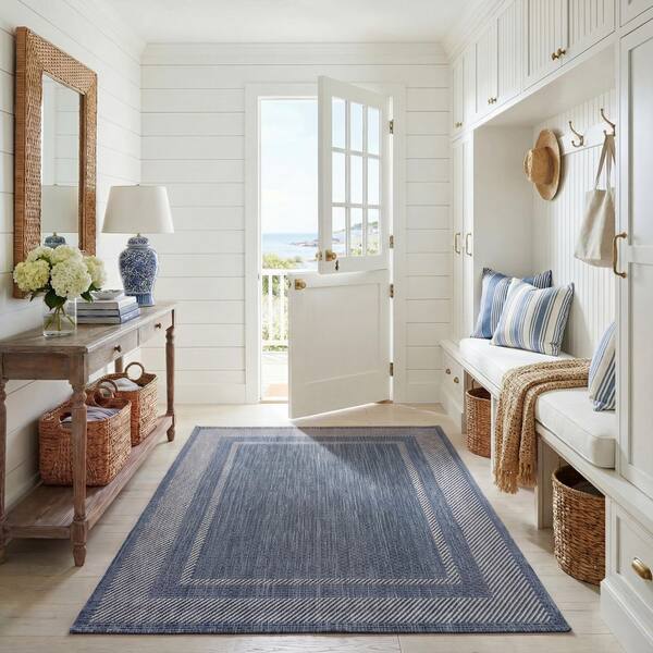 Courtyard 5 x 8 Navy/Gray Border Area Rug