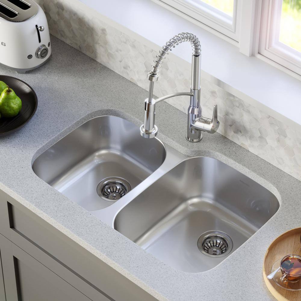 Chrome Single-Handle Pull-Down Sprayer Kitchen Faucet
