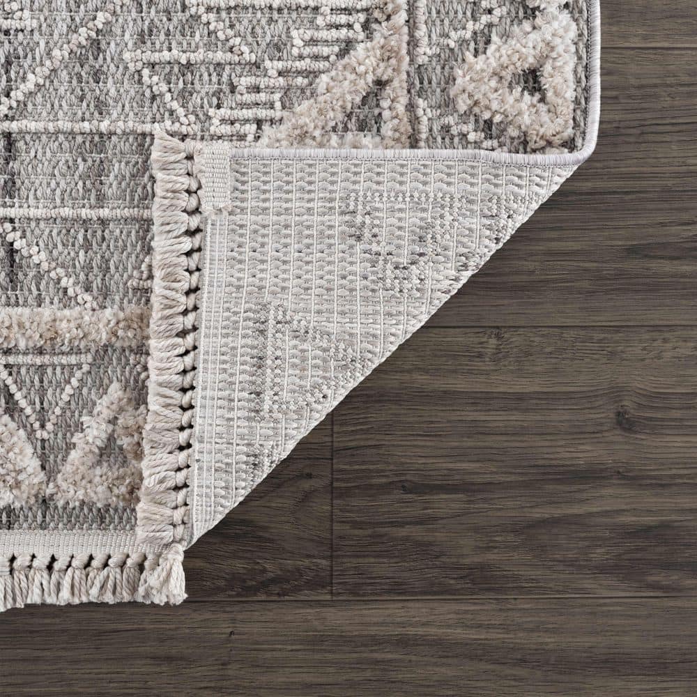 Agoo 5'3" x 7' Gray and Cream High Pile Polyester Area Rug