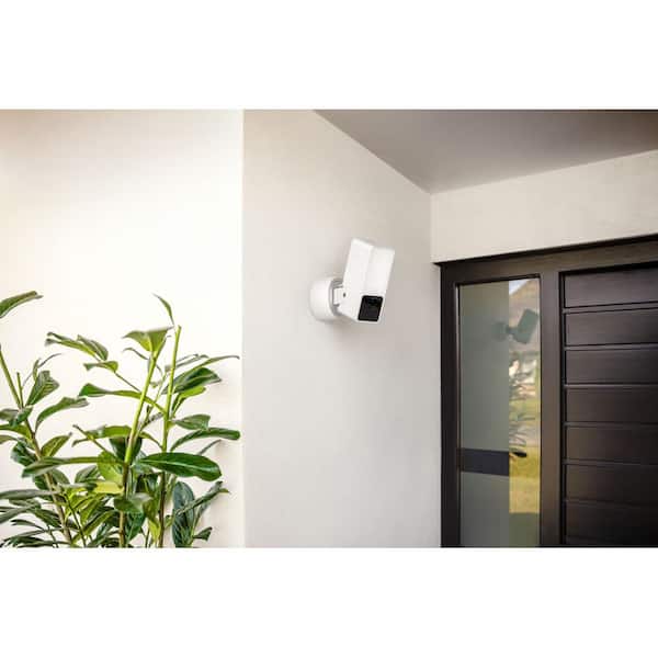 Eve Outdoor Cam: A great HomeKit webcam and spotlight fixture - Stacey on  IoT