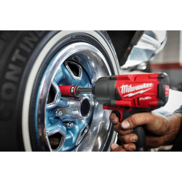 Milwaukee SHOCKWAVE 1/2 in. Drive 15/16 in. Lug Nut Impact Socket 