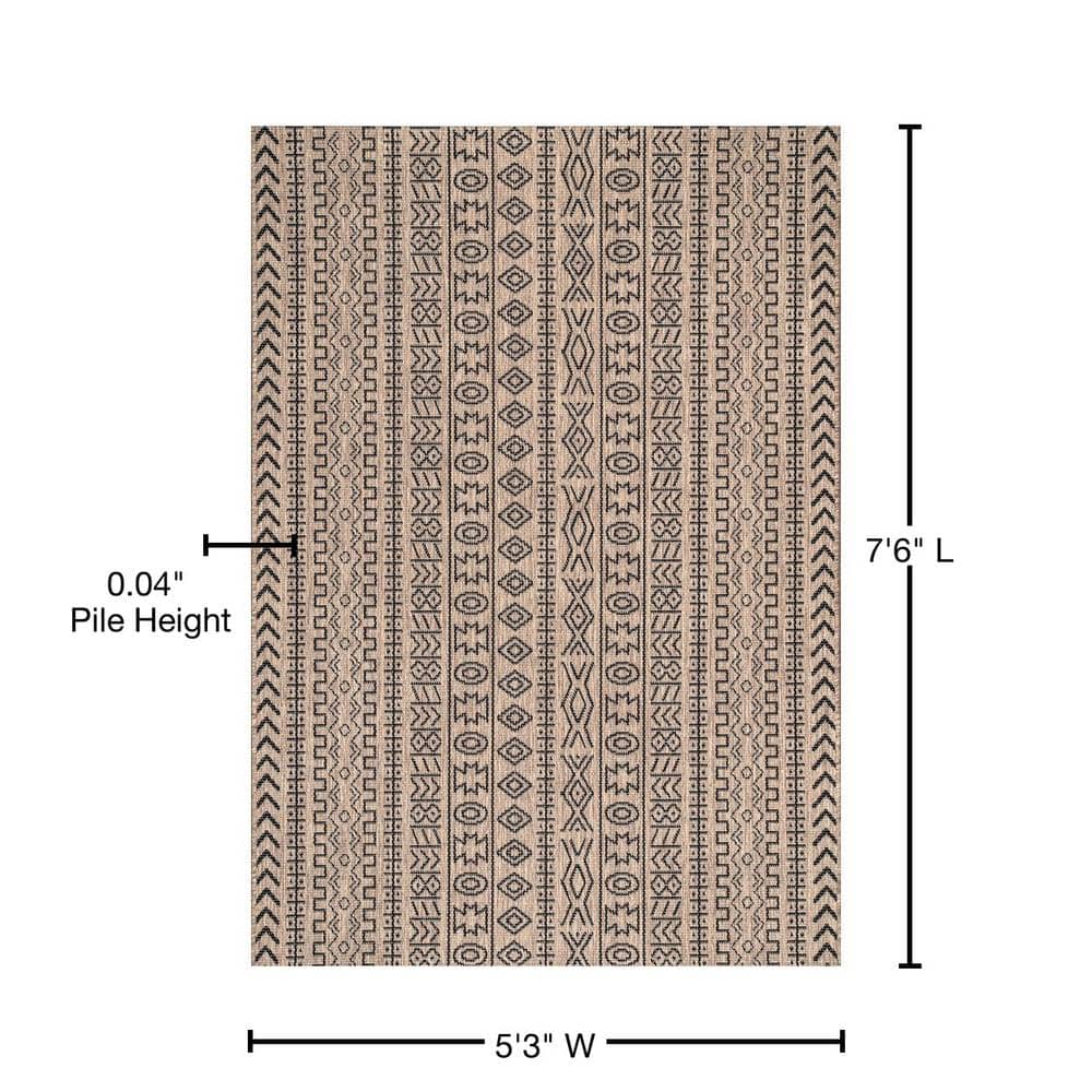 Charming Jamie Brown Indoor/Outdoor 5'3" x 7'6" Synthetic Area Rug