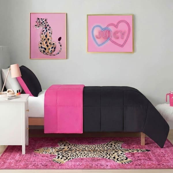 JUICY COUTURE Medallion Hot Pink Leopard 5 ft. x 7 ft. Woven
