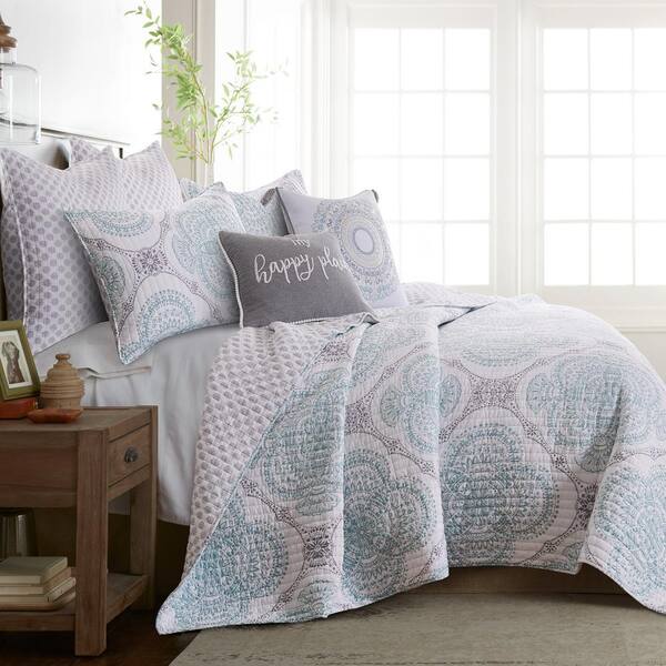LEVTEX HOME Shutters 3-Piece Multicolored Teal Gray White Medallion Cotton Full/Queen Quilt Set