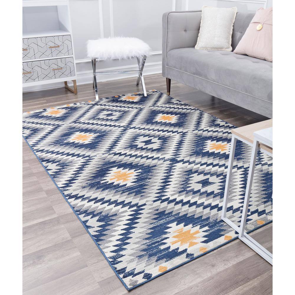 Soleil Reversible Blue Synthetic 5' x 7' Stain-Resistant Area Rug