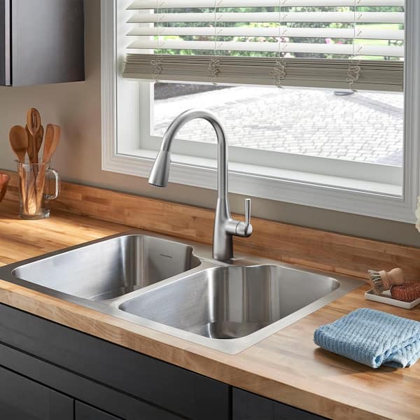 Fairbury Single-Handle Pull-Down Sprayer Kitchen Faucet in Stainless Steel