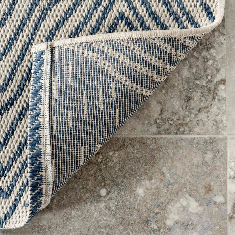 Reversible Chevron Waves Blue Synthetic 3'x5' Indoor/Outdoor Rug