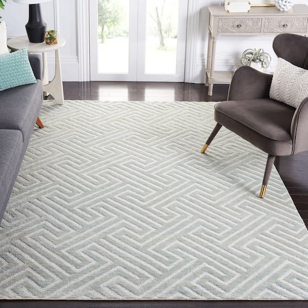 Santa Fe 6 ft. x 9 ft. Light Gray/Silver Modern Geometric Area Rug
