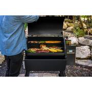 Pro 780 Wifi Pellet Grill and Smoker in Black