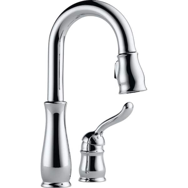 Delta Leland Single Handle Pull-Down Sprayer Kitchen Faucet with MagnaTite Docking in Chrome