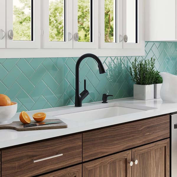 Setra Single-Handle Pull-Down Sprayer Kitchen Faucet in Matte Black