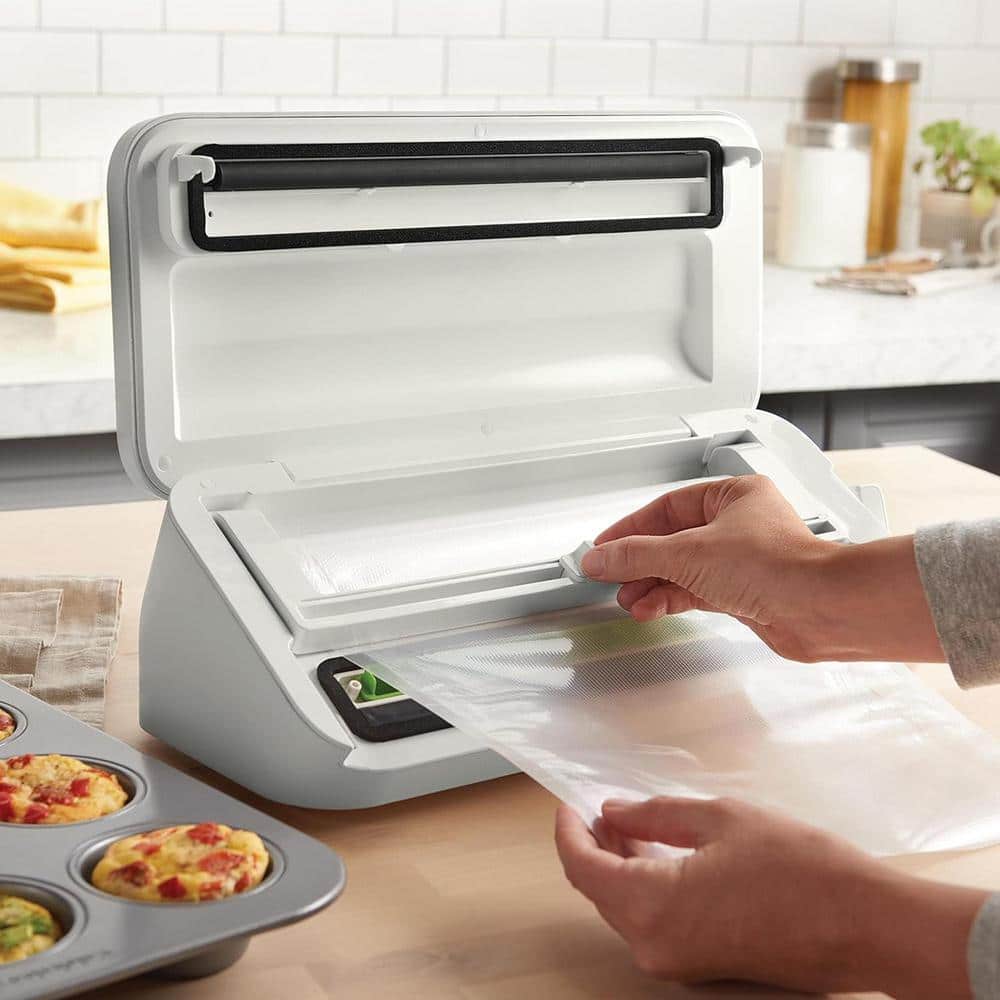 FoodSaver VS2150 Vacuum Sealing System, Food Vacuum Sealer (White/Silver)