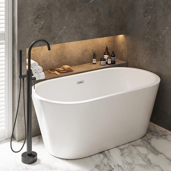 Swiss Madison Claire 60" Freestanding Bathtub
