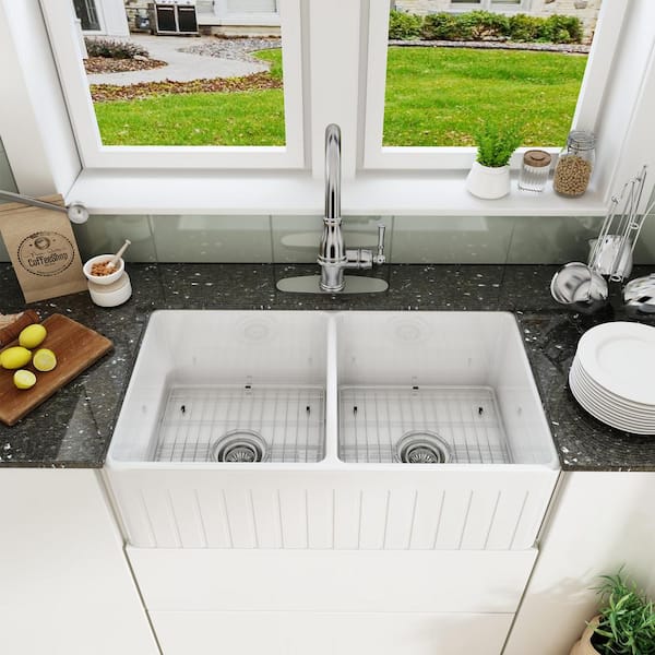 33 in. Farmhouse/Apron-Front Double Bowl White Fine Fireclay Kitchen Sink with Bottom Grid and Strainer Basket
