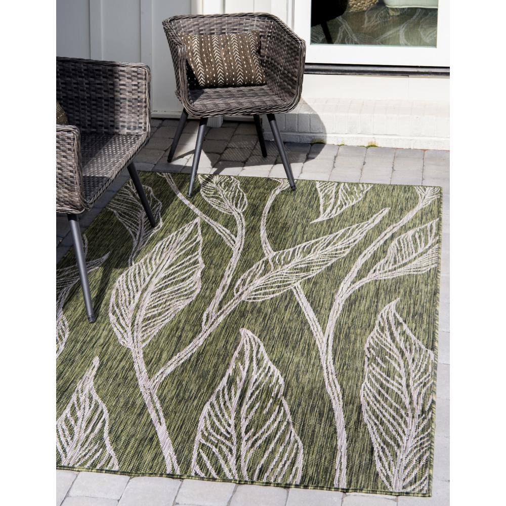 Green and Ivory Botanical Leaf Outdoor Rug, 9' x 12', Synthetic