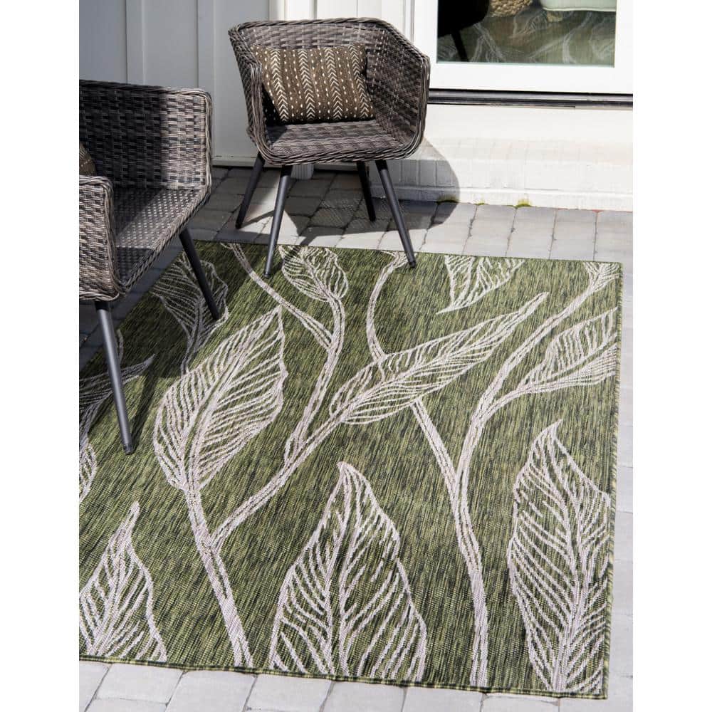 Botanical Green and Ivory Synthetic Outdoor Area Rug, 7' x 10'