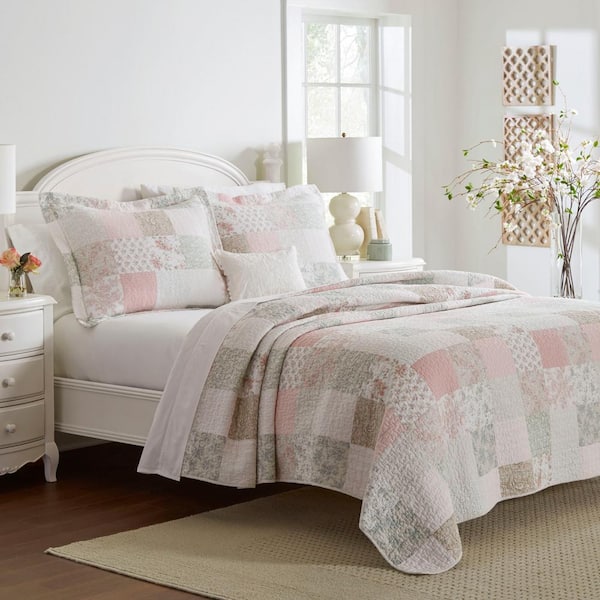 Laura Ashley Celina Patchwork 3-Piece Pink Floral Cotton Full/Queen Quilt Set