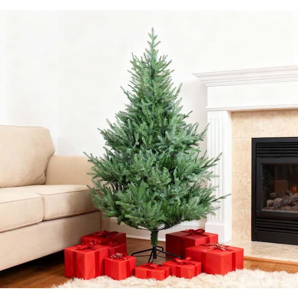 Zeus & Ruta 6 ft. Artificial Tree with dense branches, and a