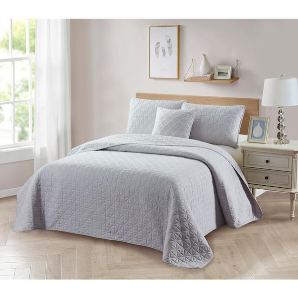 BIBB HOME 4 Piece Silver Solid Full/Queen Microfiber Quilt Set with Cushion